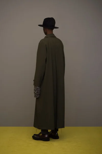Look 18